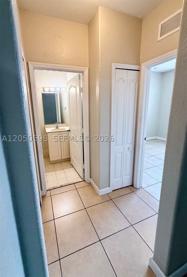1652 Se 28th St #202 - Photo 6 of 23
