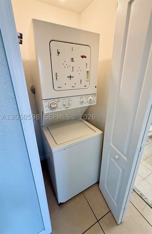 1652 Se 28th St #202 - Photo 7 of 23