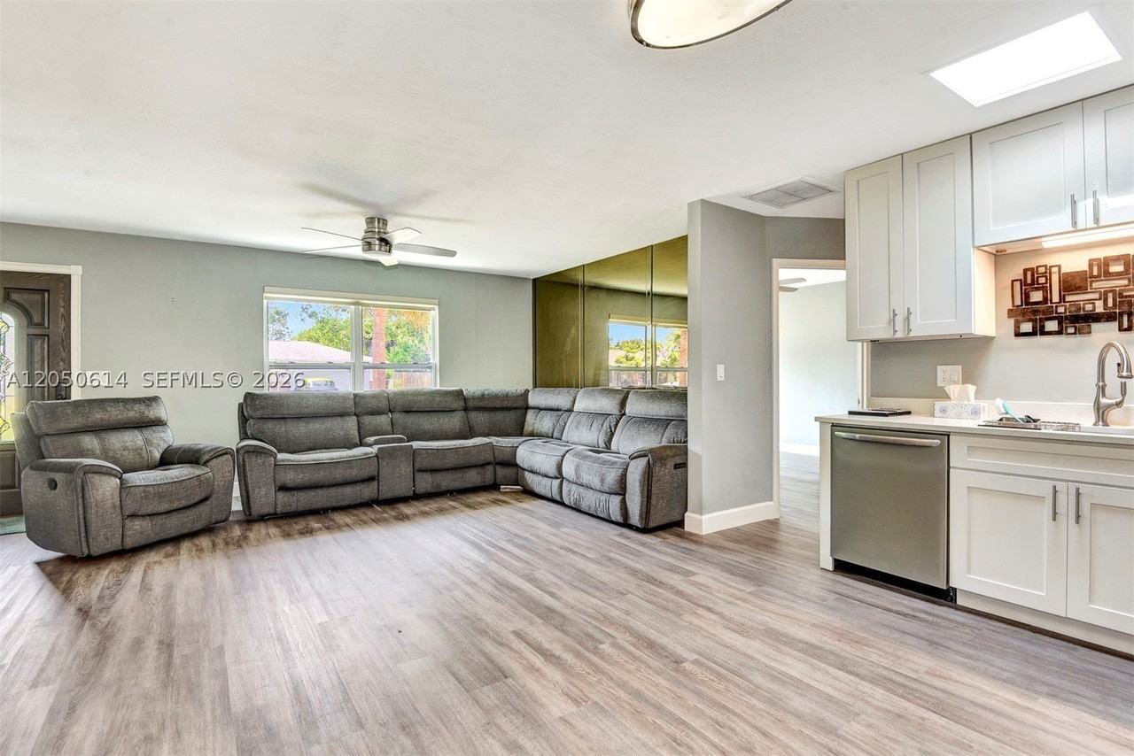 781 Little Pine Dr - Photo 2 of 34