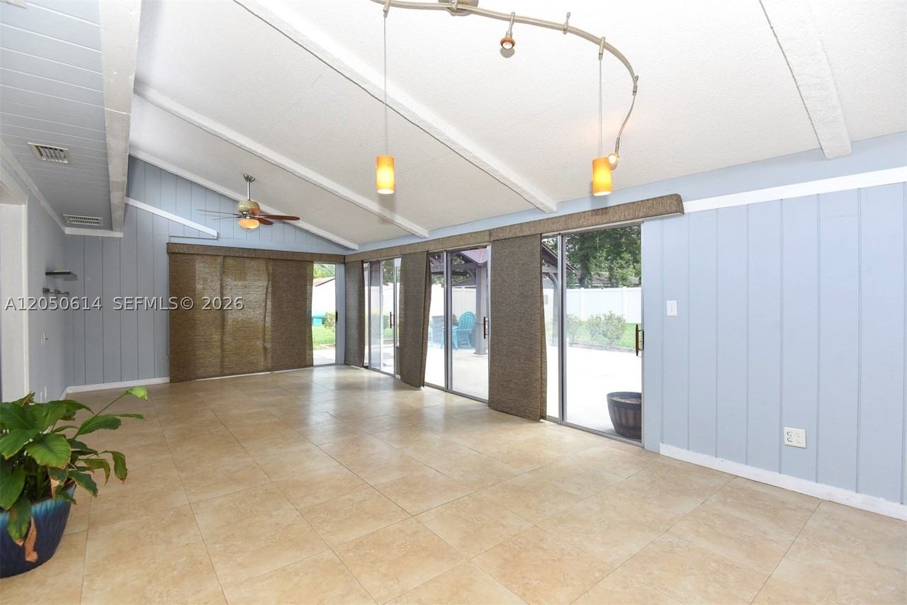 781 Little Pine Dr - Photo 4 of 34