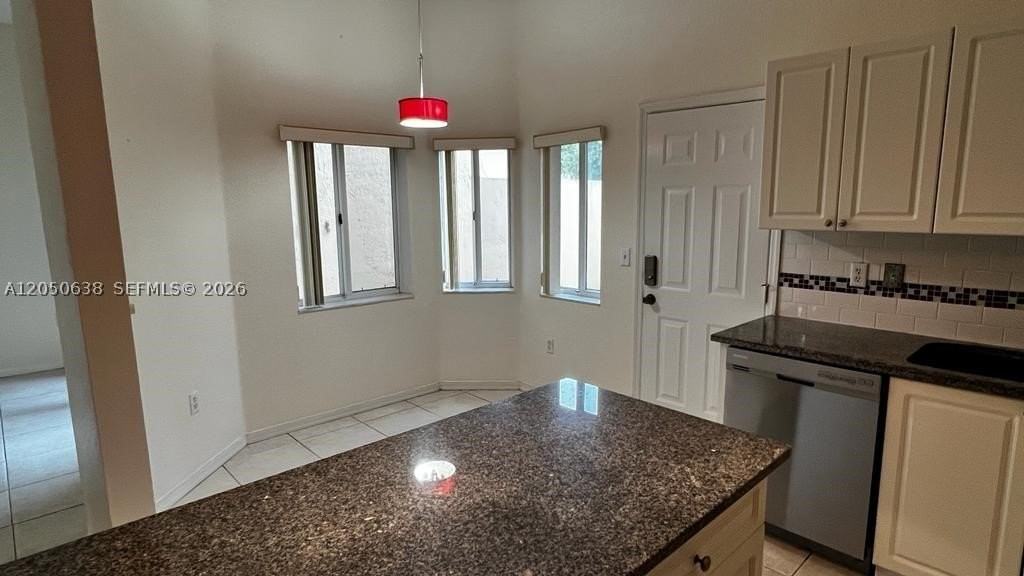 2416 Se 19th Ct #2416 - Photo 3 of 14