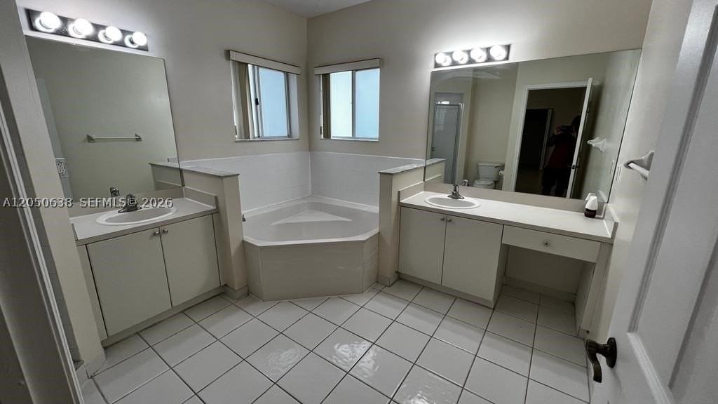 2416 Se 19th Ct #2416 - Photo 5 of 14