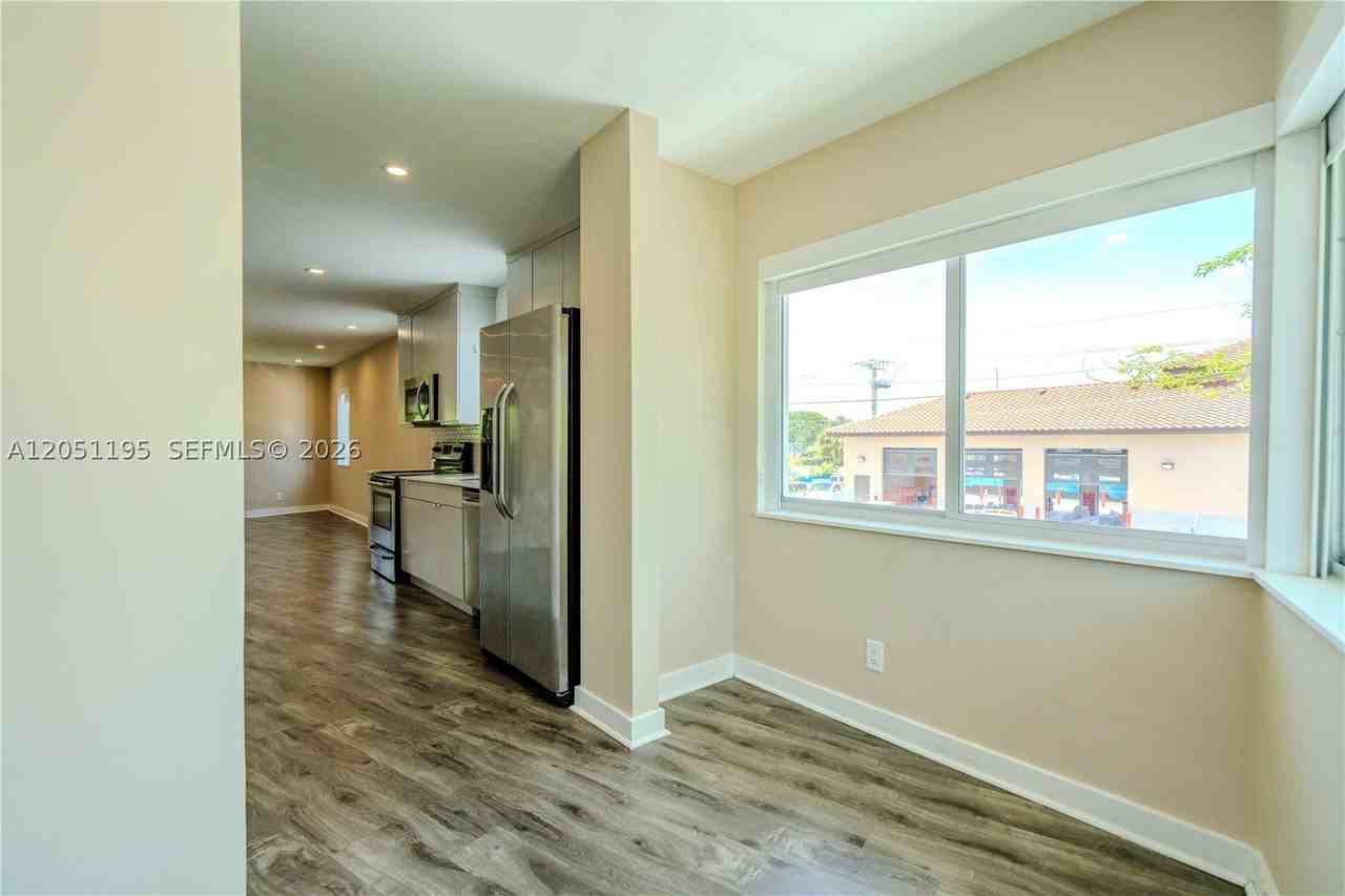 2400 Ne 26th St #8 - Photo 2 of 18