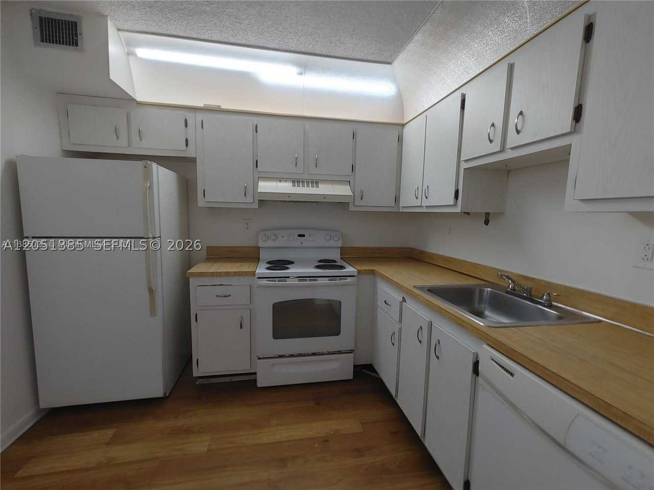 1820 Sw 81st Ave #3406 - Photo 3 of 31