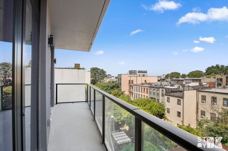 825 Dekalb Ave - Photo 3 of 10