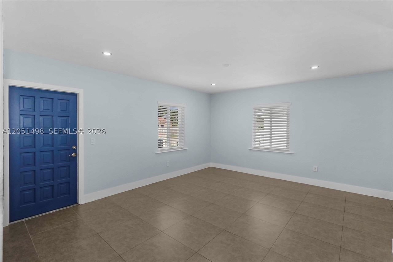 3171 Nw 17th St - Photo 4 of 27