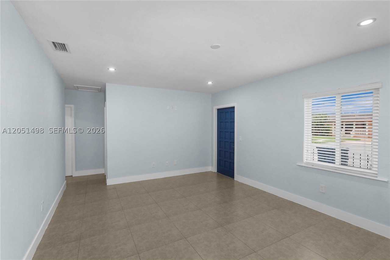 3171 Nw 17th St - Photo 6 of 27