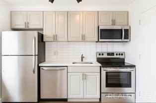286 Stanhope St - Photo 1 of 1