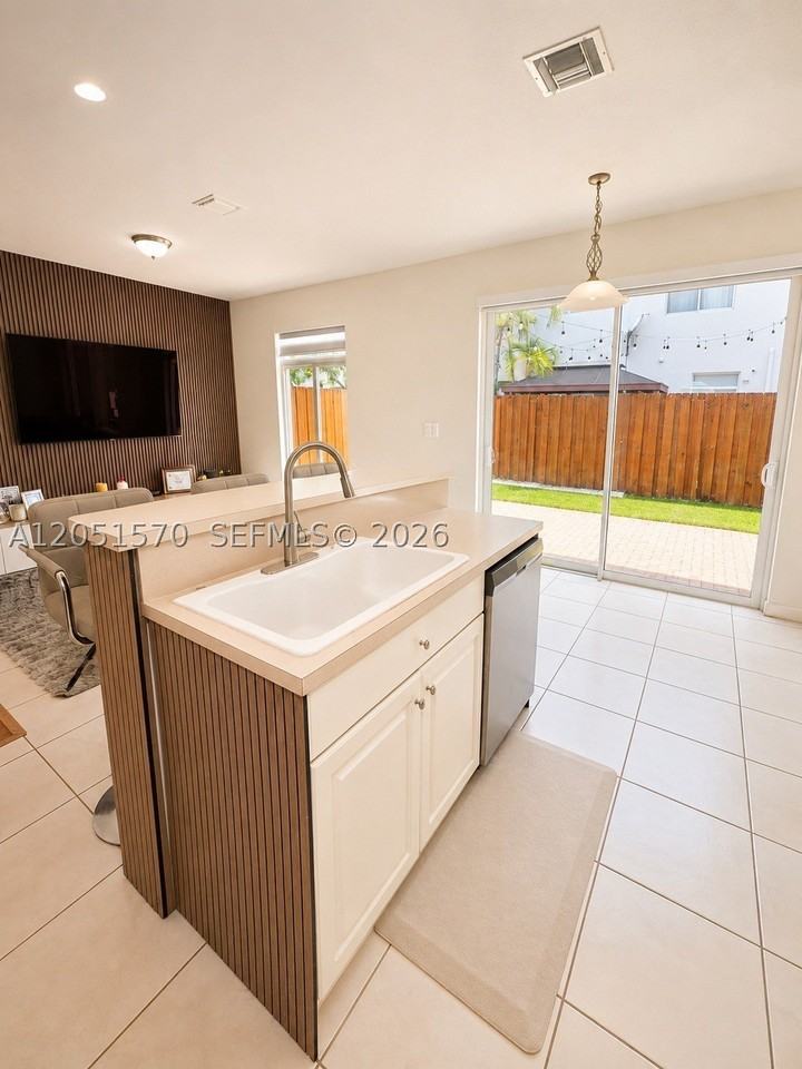 5724 Nw 112th Pl #5724 - Photo 6 of 14