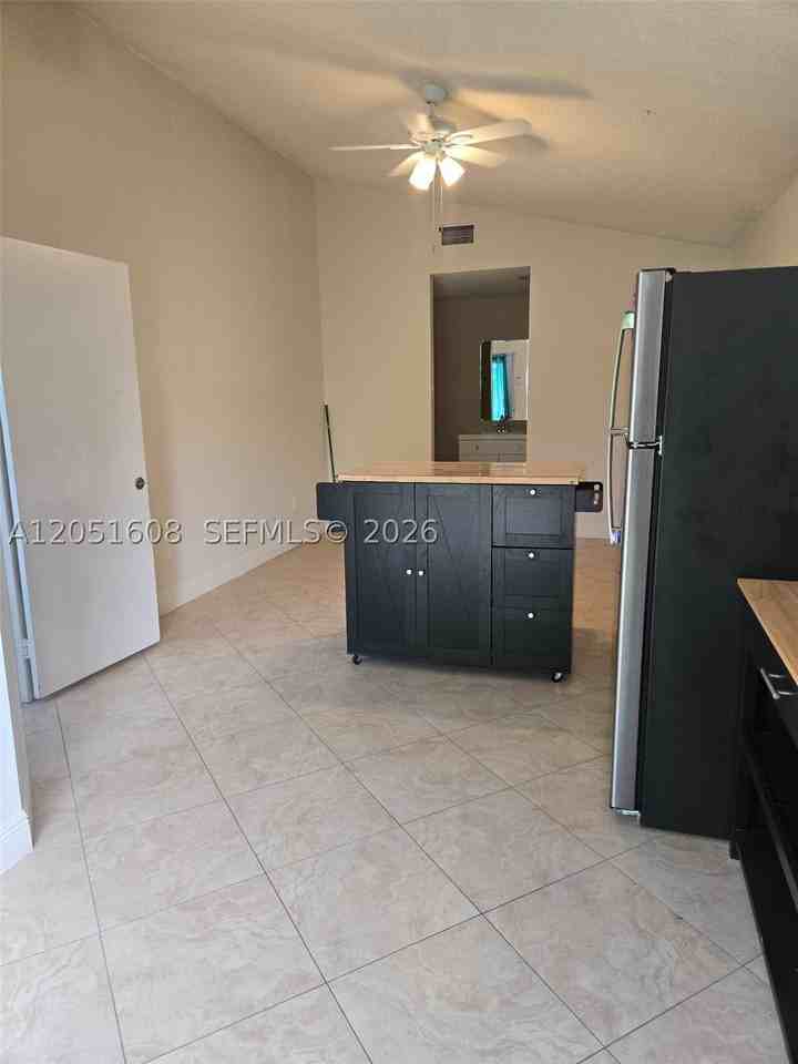 818 E Palm Run Dr #0 - Photo 3 of 8