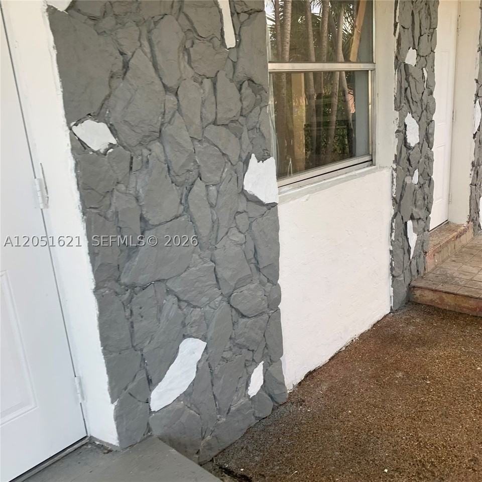 308 Nw 9th St - Photo 5 of 23