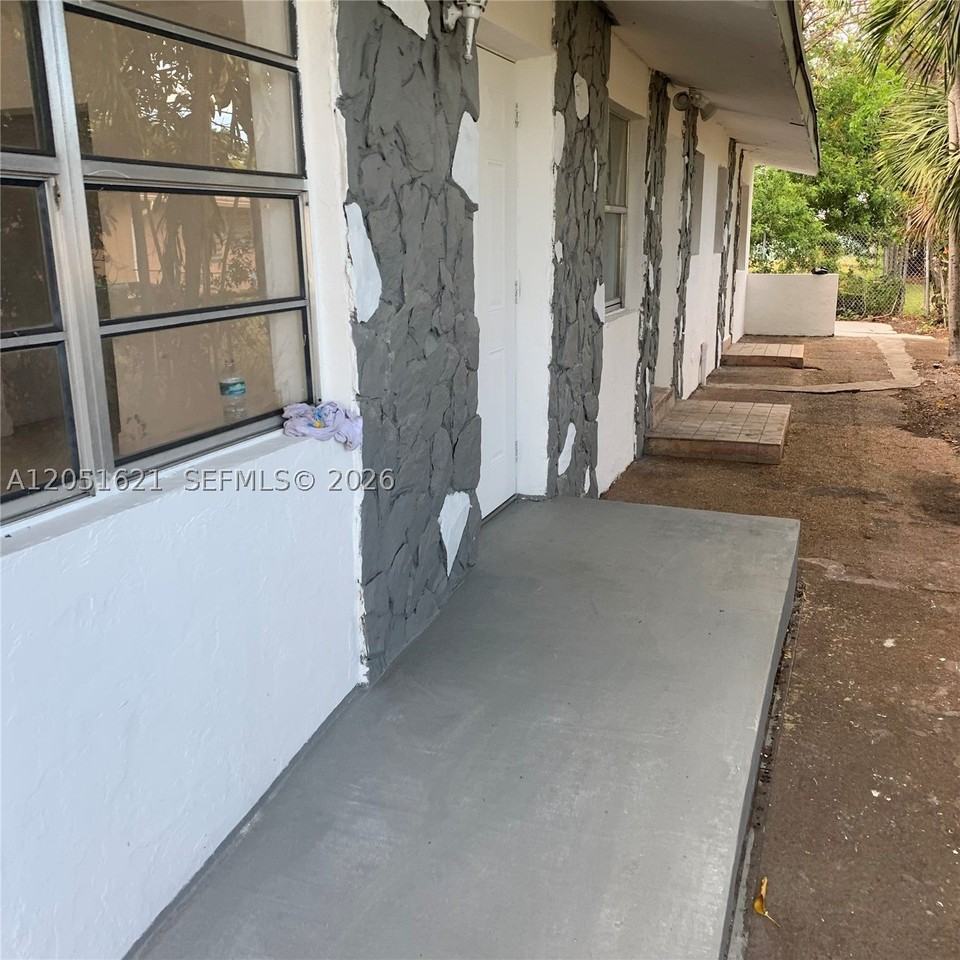 308 Nw 9th St - Photo 6 of 23