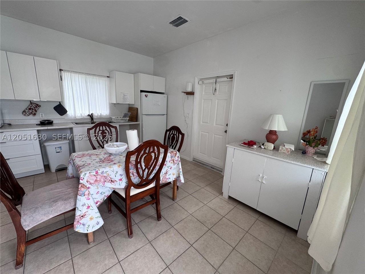 1239 N Victoria Park Rd - Photo 3 of 13