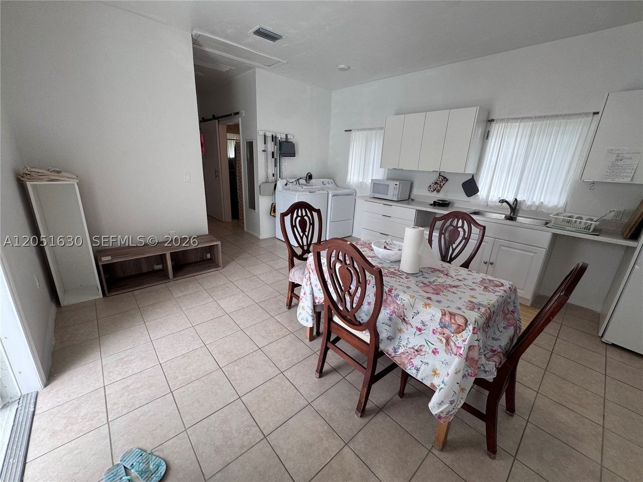 1239 N Victoria Park Rd - Photo 4 of 13