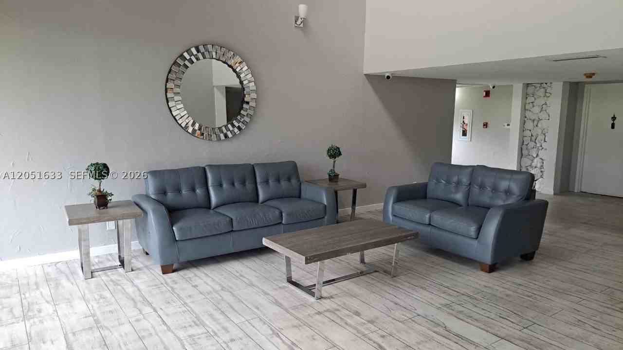 230 Lakeview Dr #310 - Photo 5 of 30