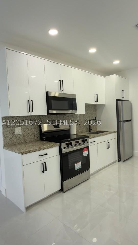 2480 Nw 87th Ter - Photo 2 of 24