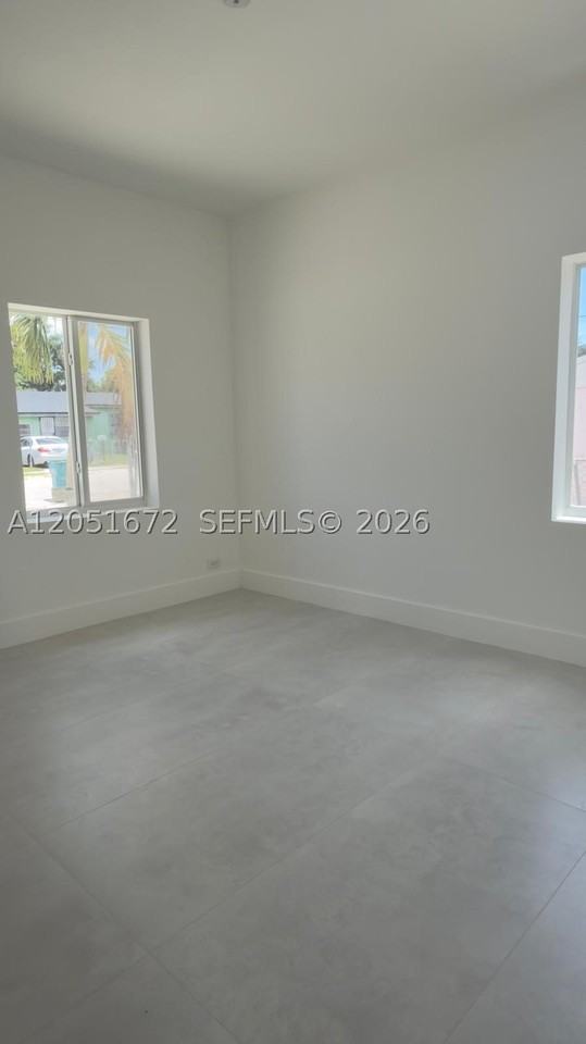 2480 Nw 87th Ter - Photo 5 of 24