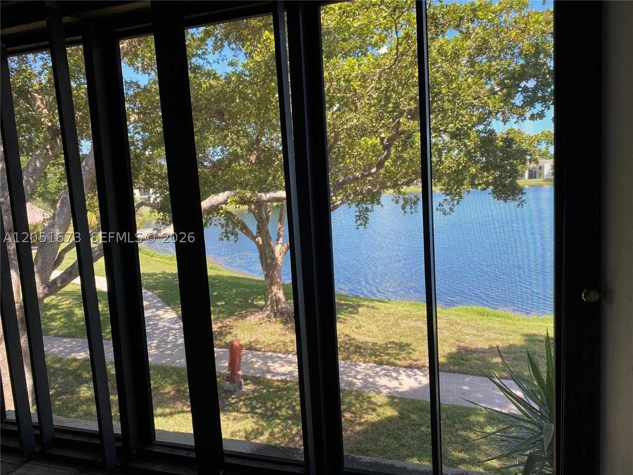 201 Lake Pointe Dr #205
