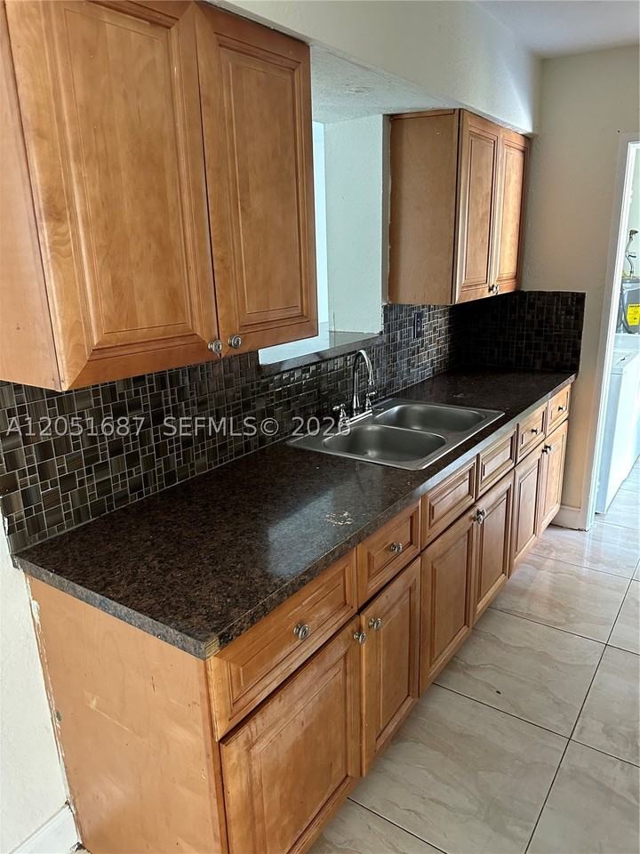 651 Sw 30th Ave #651 - Photo 3 of 11