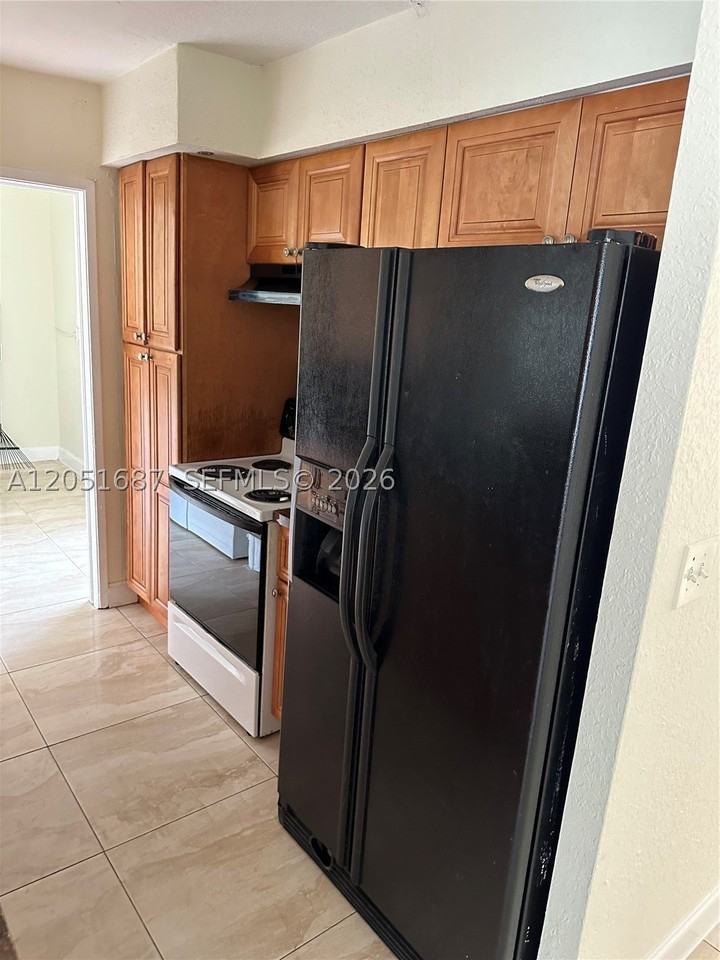 651 Sw 30th Ave #651 - Photo 4 of 11