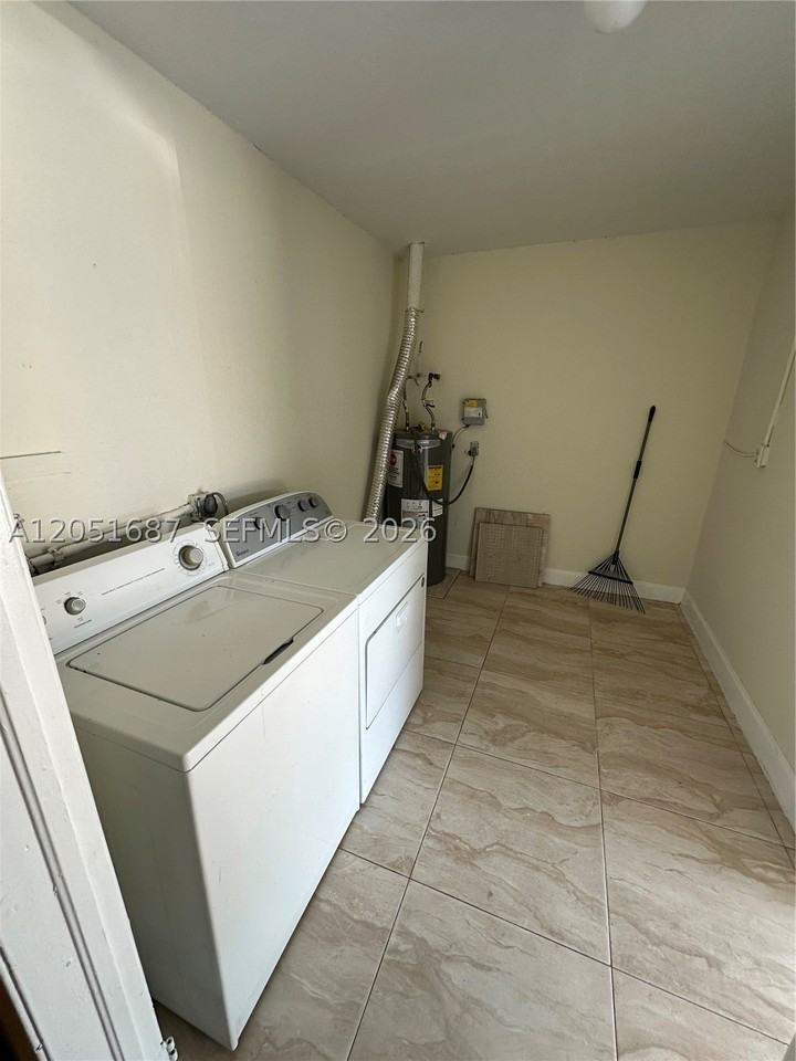 651 Sw 30th Ave #651 - Photo 5 of 11