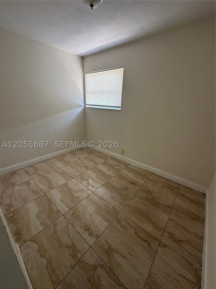 651 Sw 30th Ave #651 - Photo 6 of 11