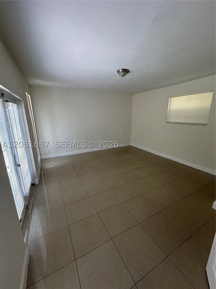 651 Sw 30th Ave #651 - Photo 7 of 11