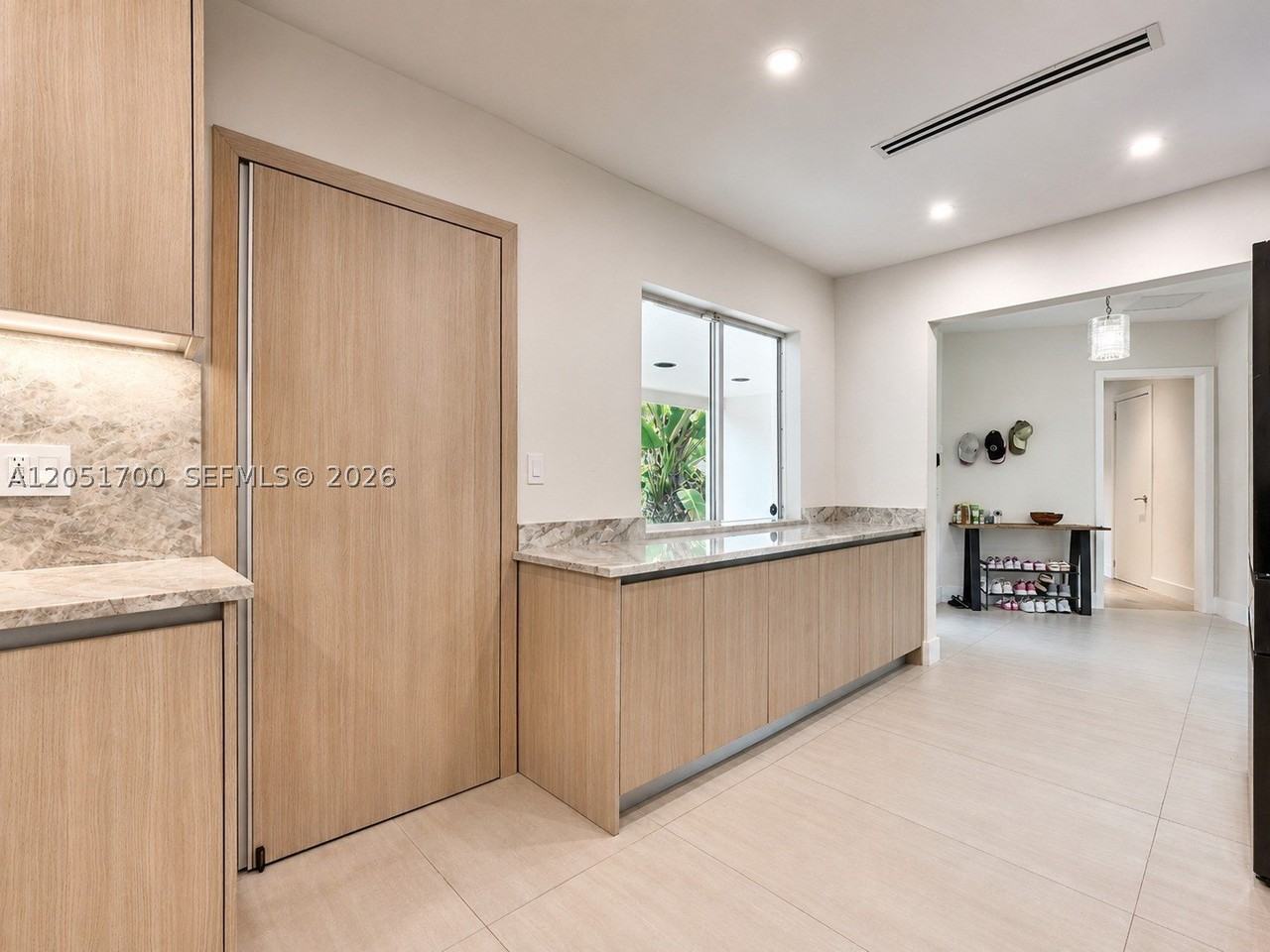 600 Ne 52nd Ter - Photo 3 of 28