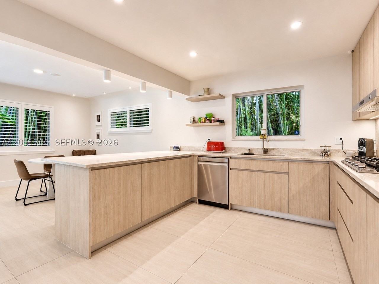 600 Ne 52nd Ter - Photo 4 of 28