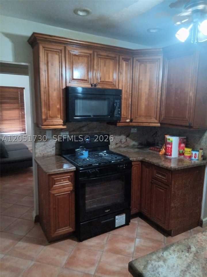 1024 Tyler St #1 - Photo 2 of 14