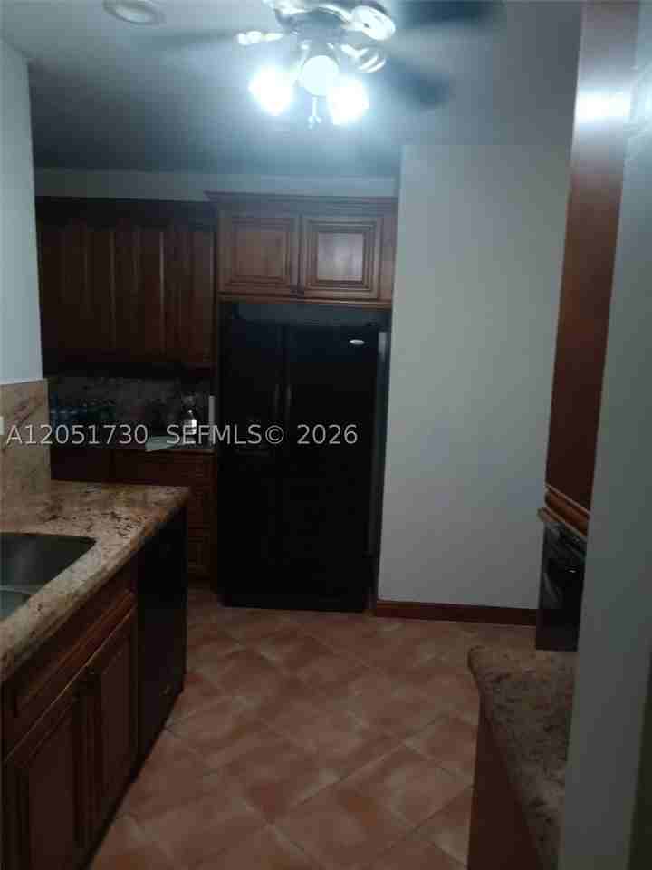 1024 Tyler St #1 - Photo 6 of 14
