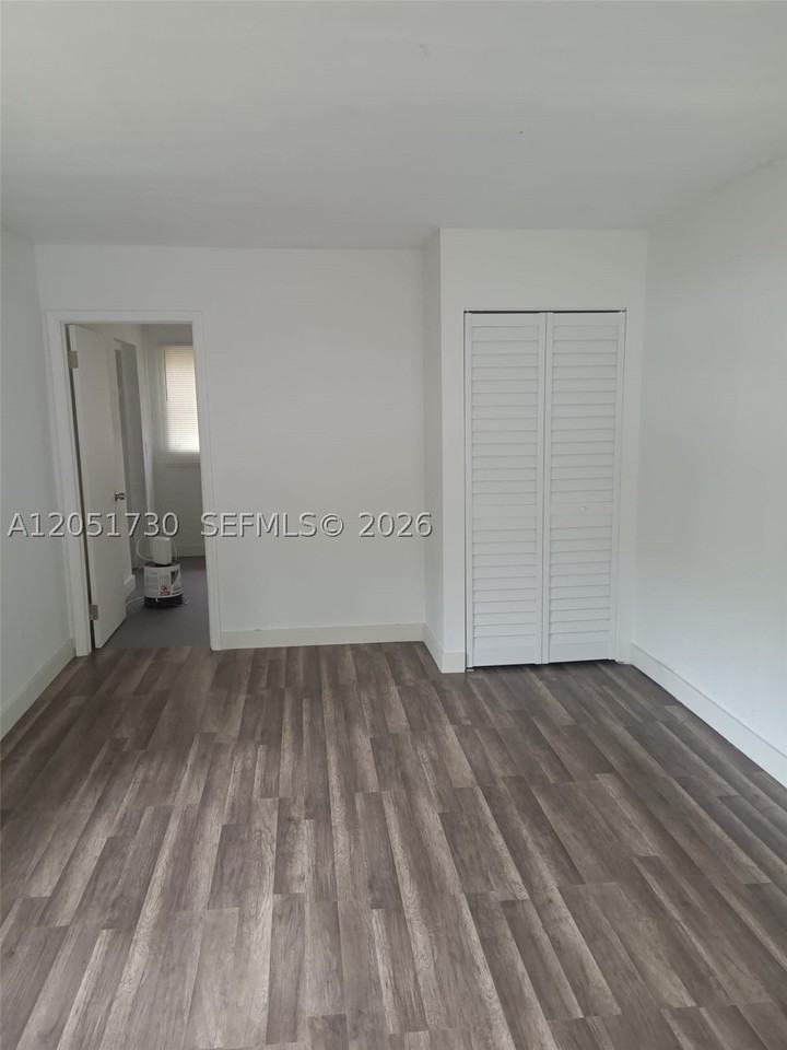 1024 Tyler St #1 - Photo 7 of 14