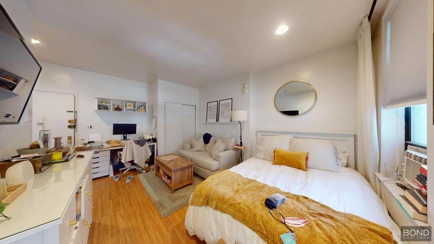 170 W 25th St - Photo 2 of 10