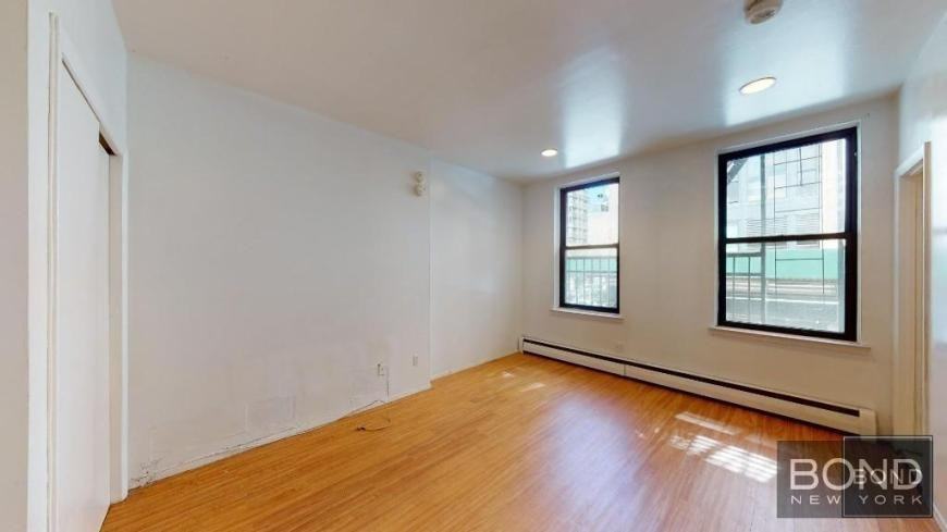 170 W 25th St - Photo 5 of 10
