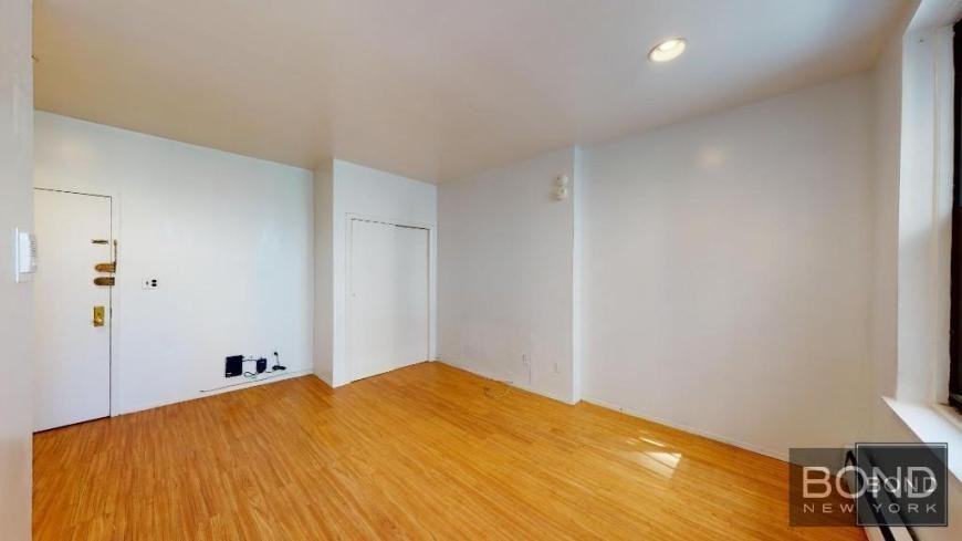 170 W 25th St - Photo 6 of 10