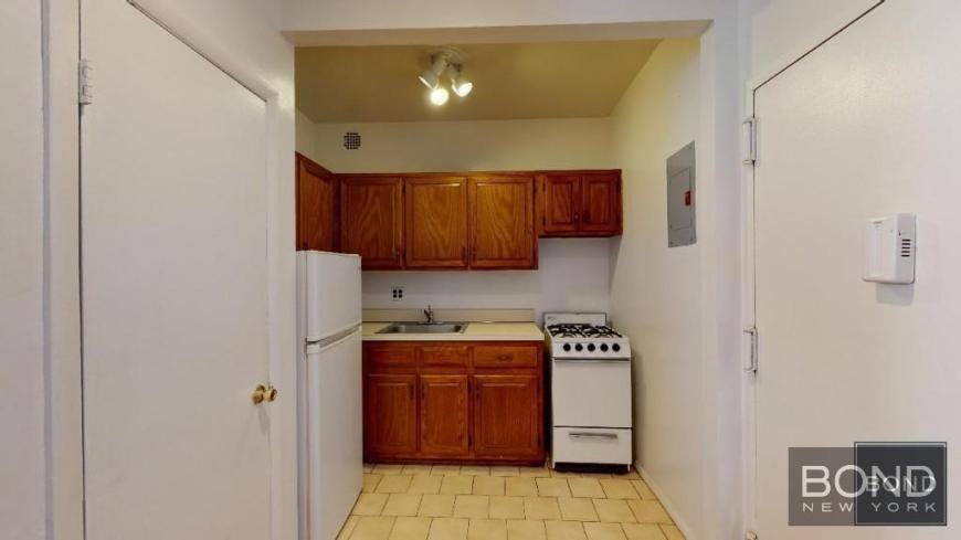 170 W 25th St - Photo 7 of 10
