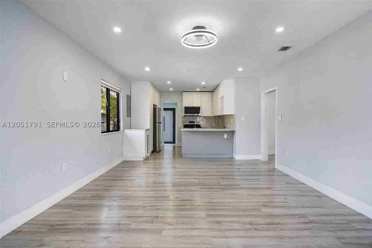 781 Nw 108th St - Photo 4 of 24