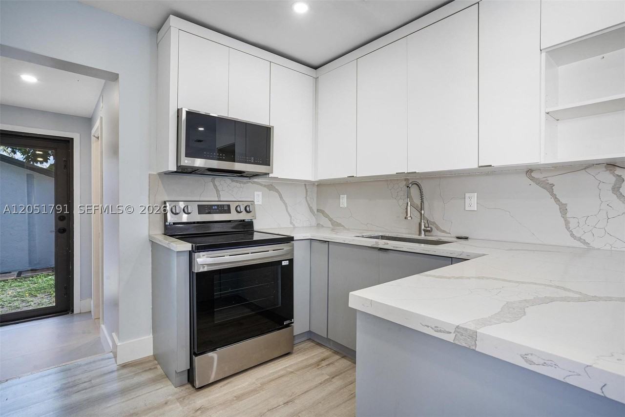 781 Nw 108th St - Photo 6 of 24