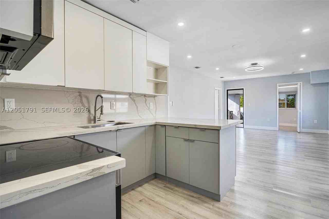 781 Nw 108th St - Photo 7 of 24