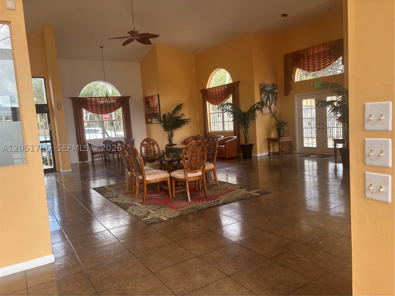 323 Palm Cir E - Photo 4 of 26
