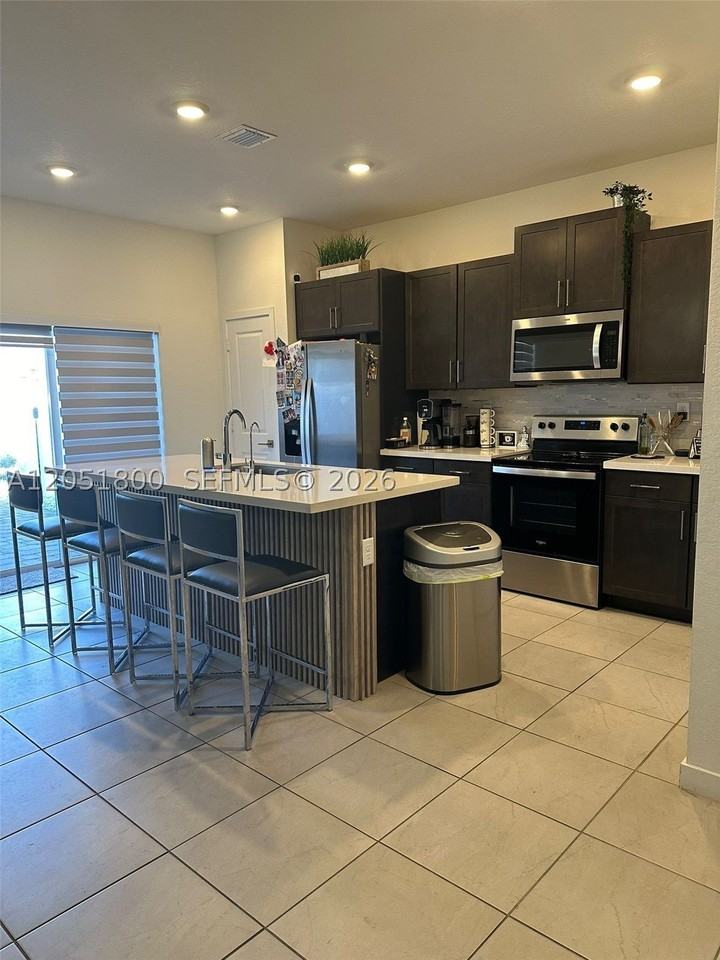 785 Se 18th St - Photo 2 of 12