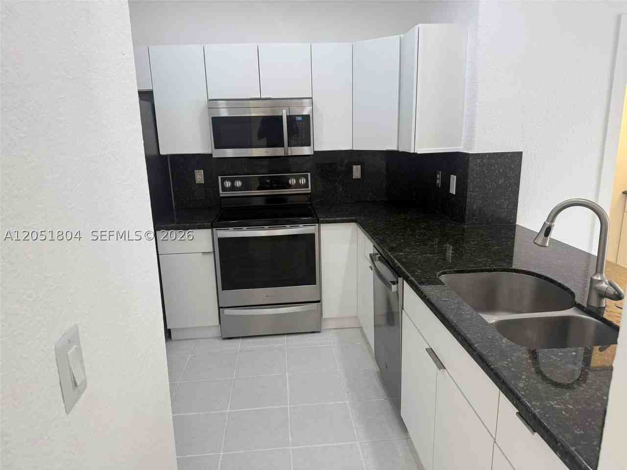 3873 SW 171st Ter0 - Photo 4 of 16