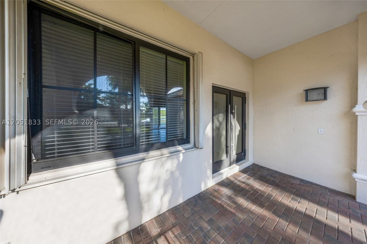 1538 Tamarind Ct #0 - Photo 5 of 47
