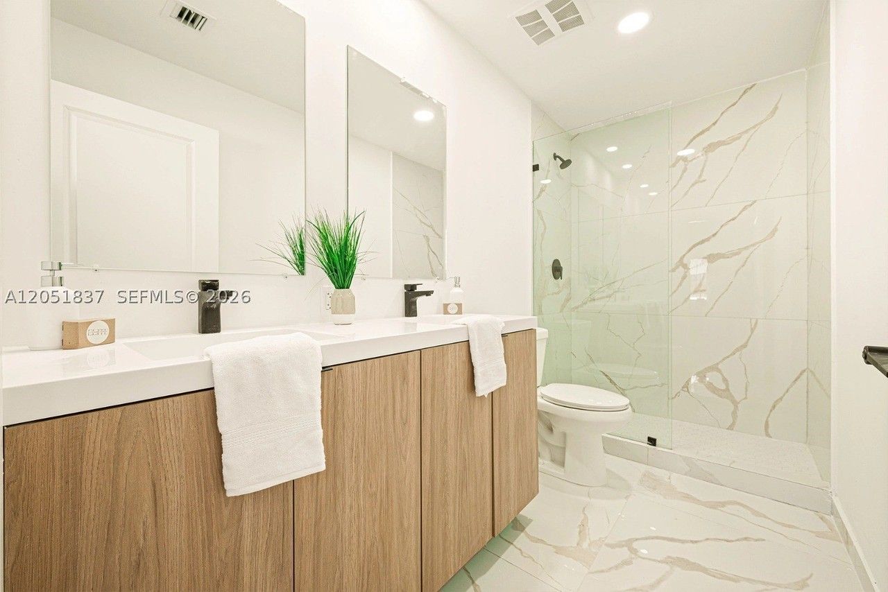 1330 Nw 2nd St #1330 - Photo 3 of 8