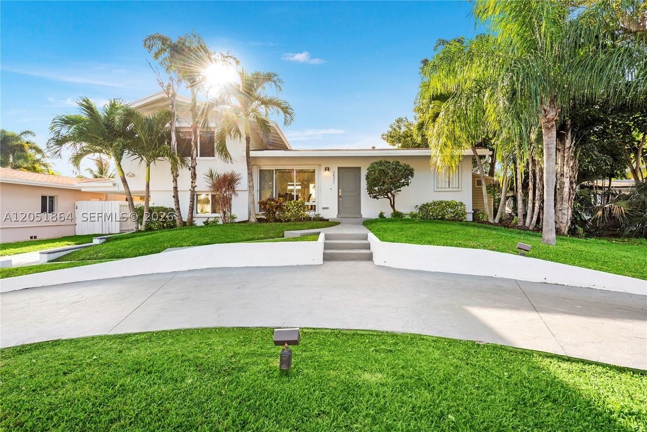 2531 Key Largo Ln - Photo 2 of 18