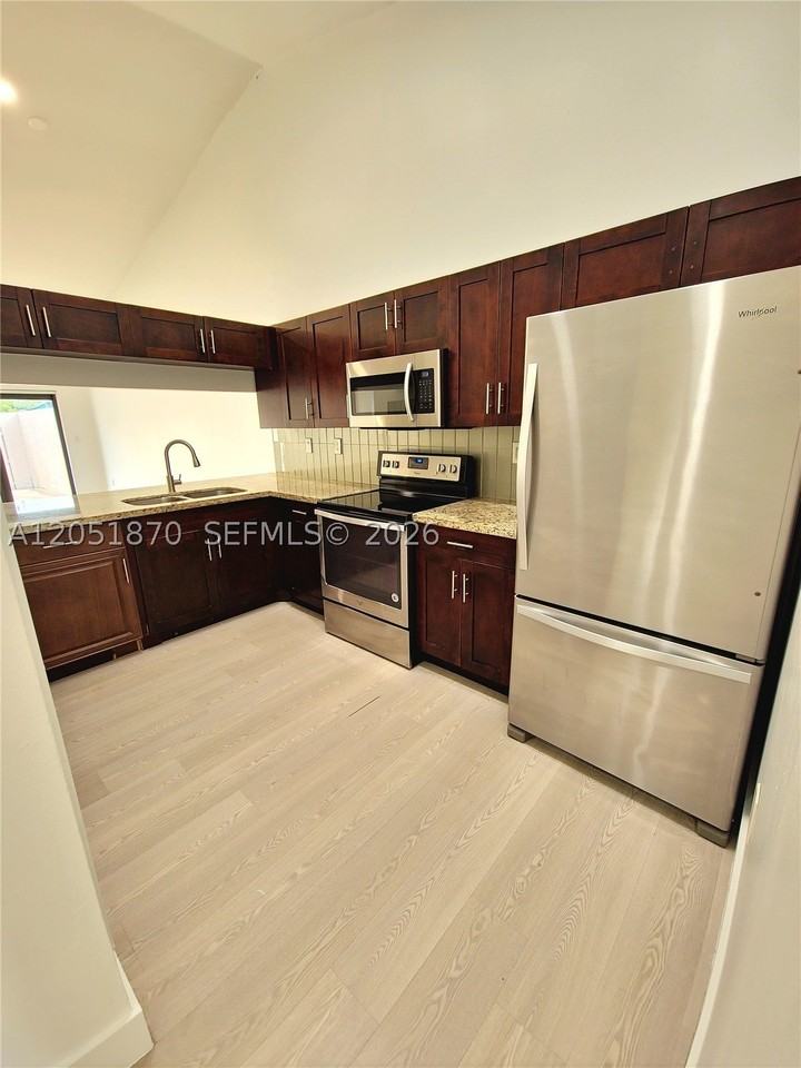 14702 Sw 63rd Ln - Photo 4 of 22
