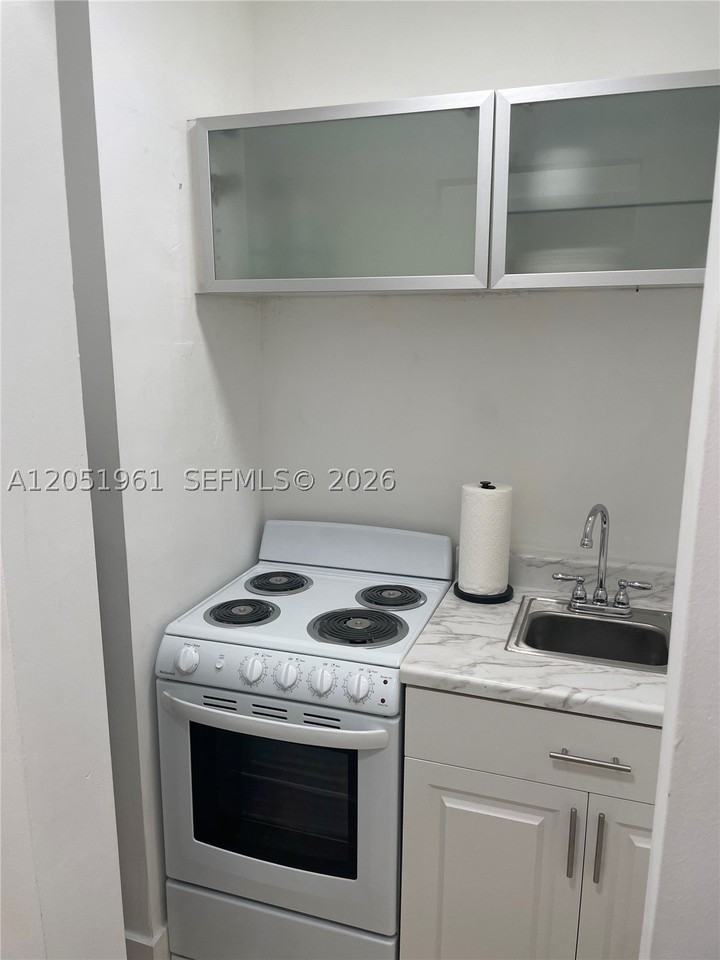 320 Ne 160th St #A - Photo 6 of 16