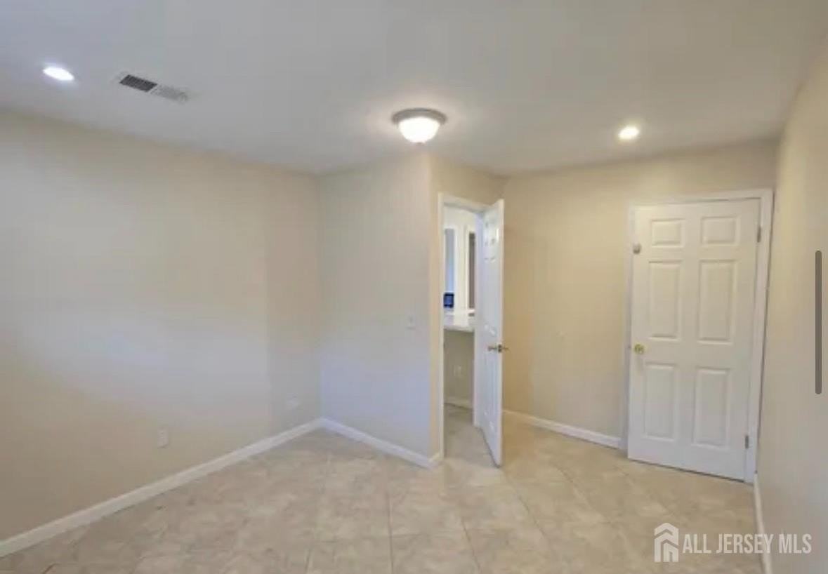 334 College Dr - Photo 7 of 14