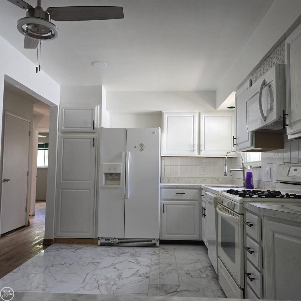 20473 Vermander Ave - Photo 3 of 13