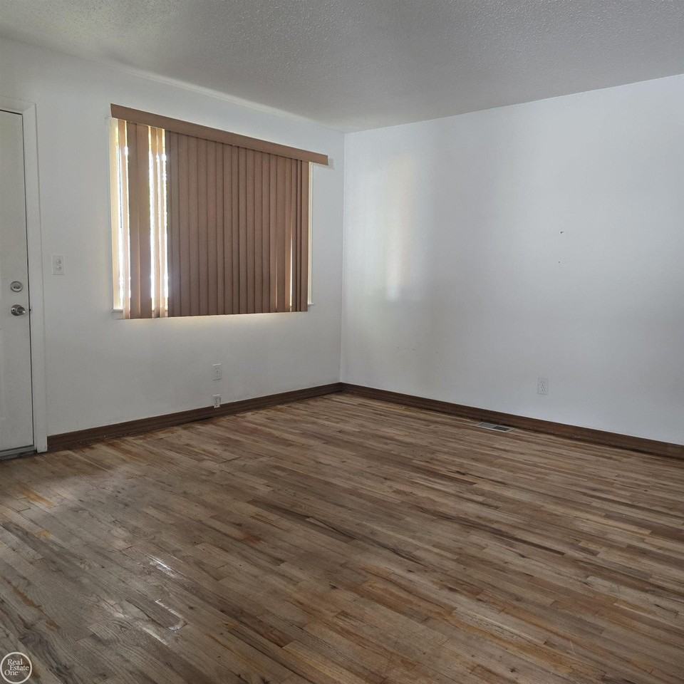 20473 Vermander Ave - Photo 6 of 13